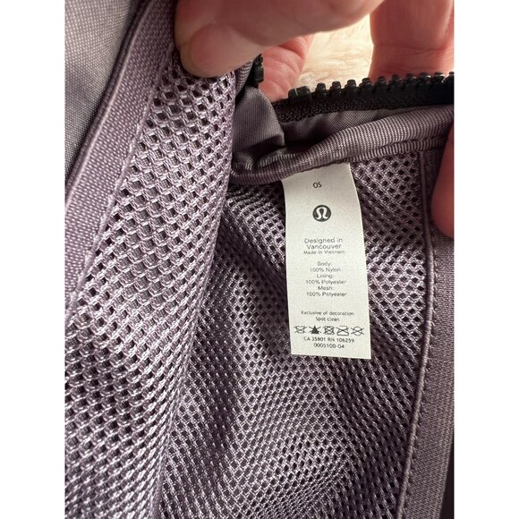 Lululemon Everywhere Belt Bag In Shiny Lavender With Adjustable Strap & Zipper - Picture 7 of 9